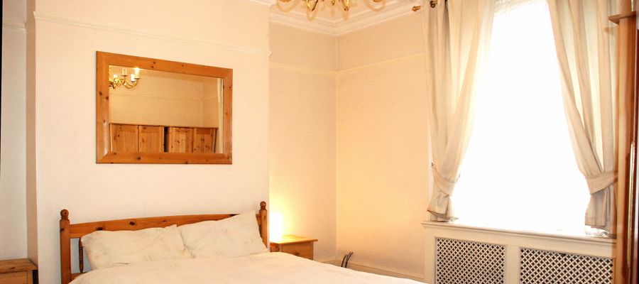 7 Mountague Place - Bedroom