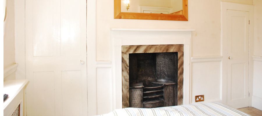 7 Mountague Place - Bedroom 5
